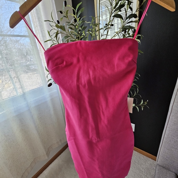 Lilian Strapless Dress in Hot Pink superdown - Picture 6 of 8